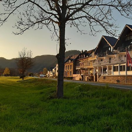 Haus Moselliebe B&B เอดิเกอร์-เอลเลอร์ ภายนอก รูปภาพ