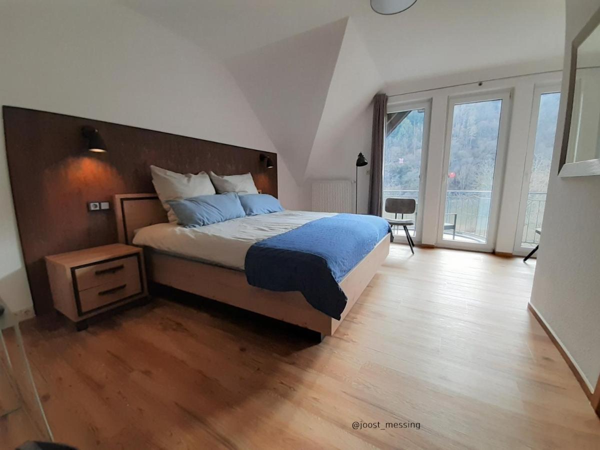 Haus Moselliebe B&B เอดิเกอร์-เอลเลอร์ ภายนอก รูปภาพ