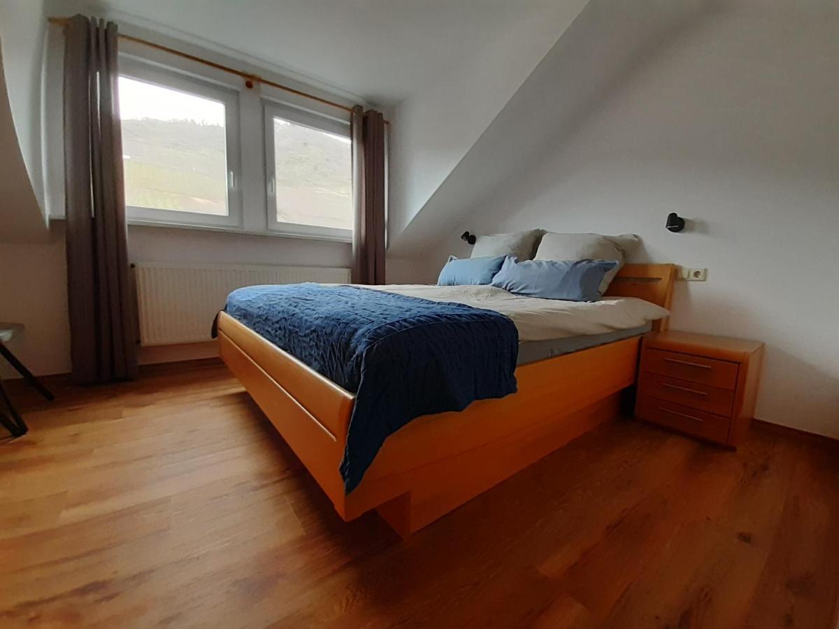 Haus Moselliebe B&B เอดิเกอร์-เอลเลอร์ ภายนอก รูปภาพ