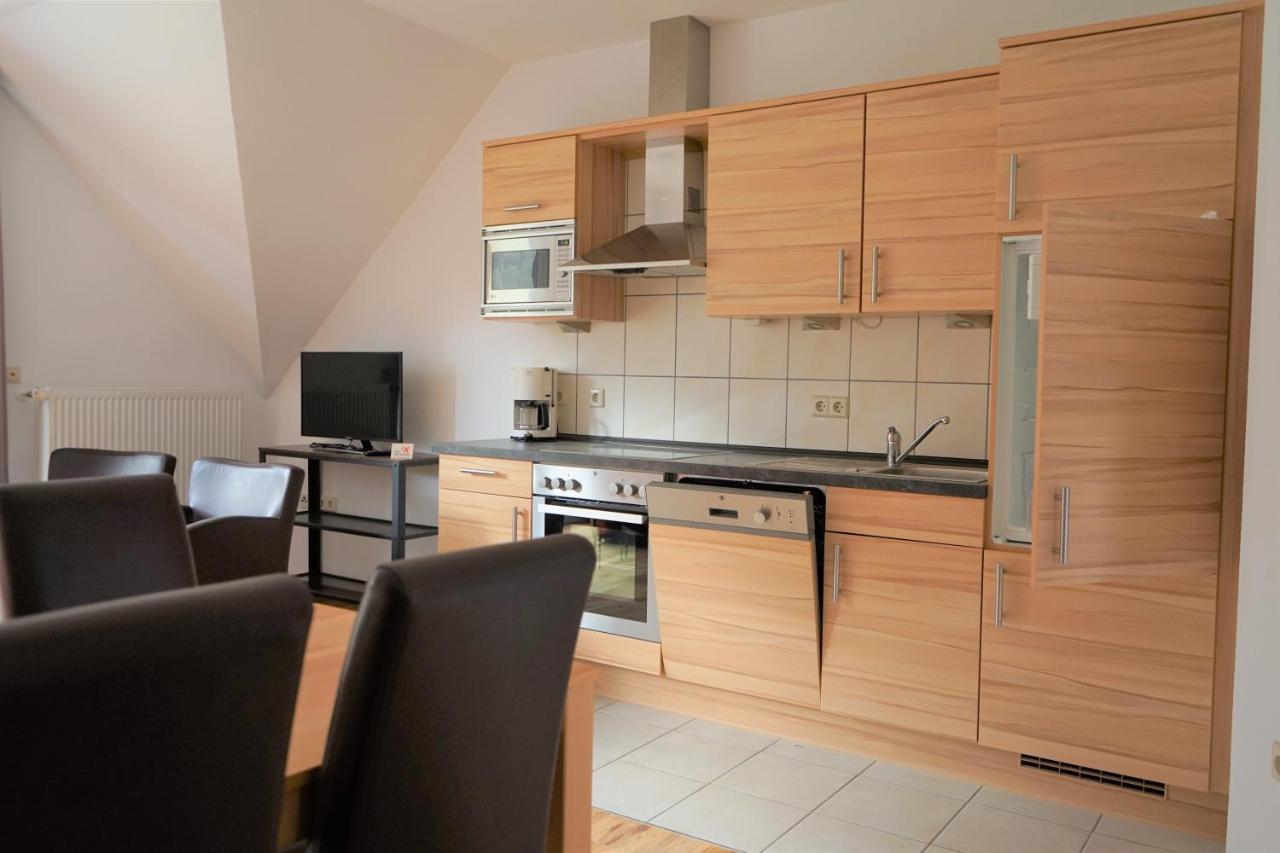 Haus Moselliebe B&B เอดิเกอร์-เอลเลอร์ ภายนอก รูปภาพ