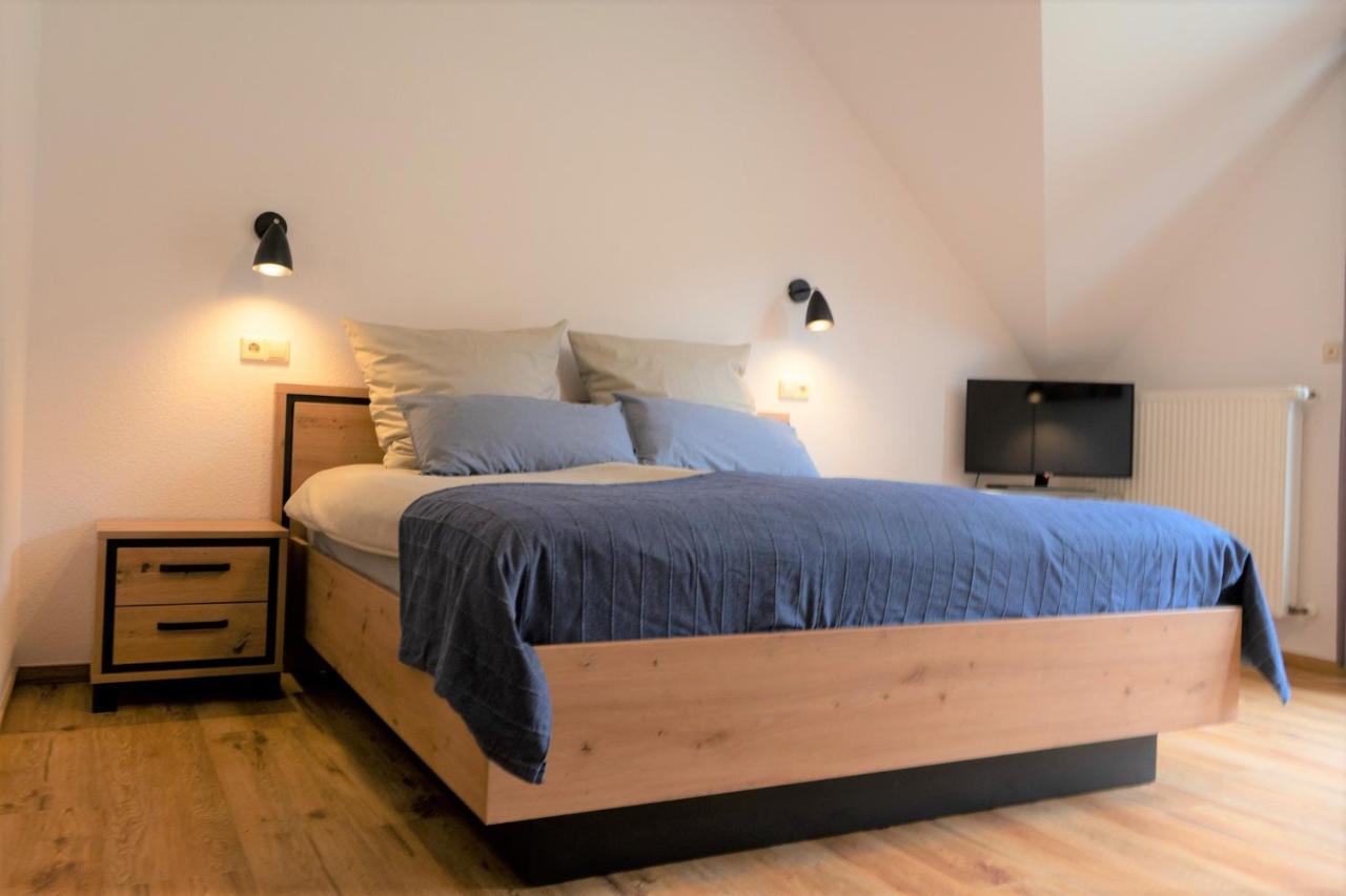 Haus Moselliebe B&B เอดิเกอร์-เอลเลอร์ ภายนอก รูปภาพ