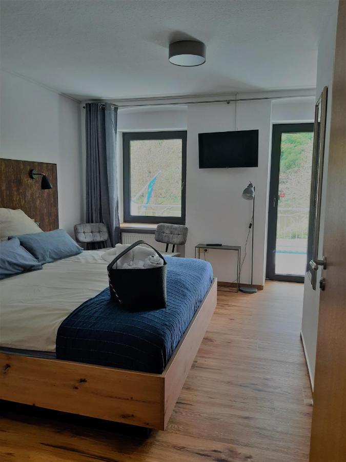 Haus Moselliebe B&B เอดิเกอร์-เอลเลอร์ ภายนอก รูปภาพ